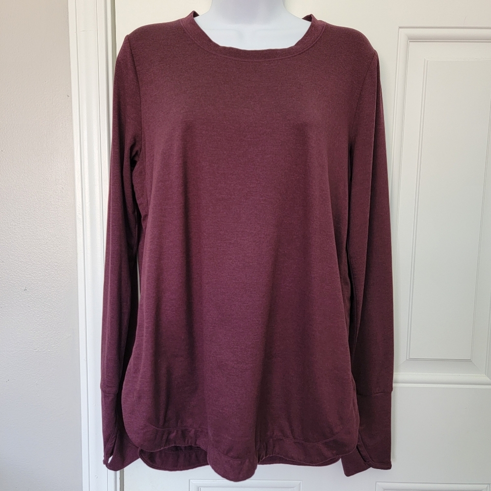 Athleta Women's Long Sleeve Round Hem Burgandy Top Thumb Holes Super Soft Size M